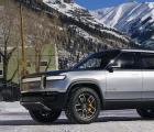 Rivian R1T皮卡坦克转弯视频放大了细节