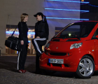 巴黎车展上的梅赛德斯奔驰Smart fortwo版红色
