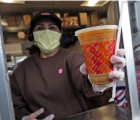 随着餐饮业开始复苏 Dunkin计划雇用25,000名工人