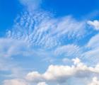 天空中漂浮的云朵它的移动速度和什么差不多1、一个人的步行速度2、市区行驶的小汽车